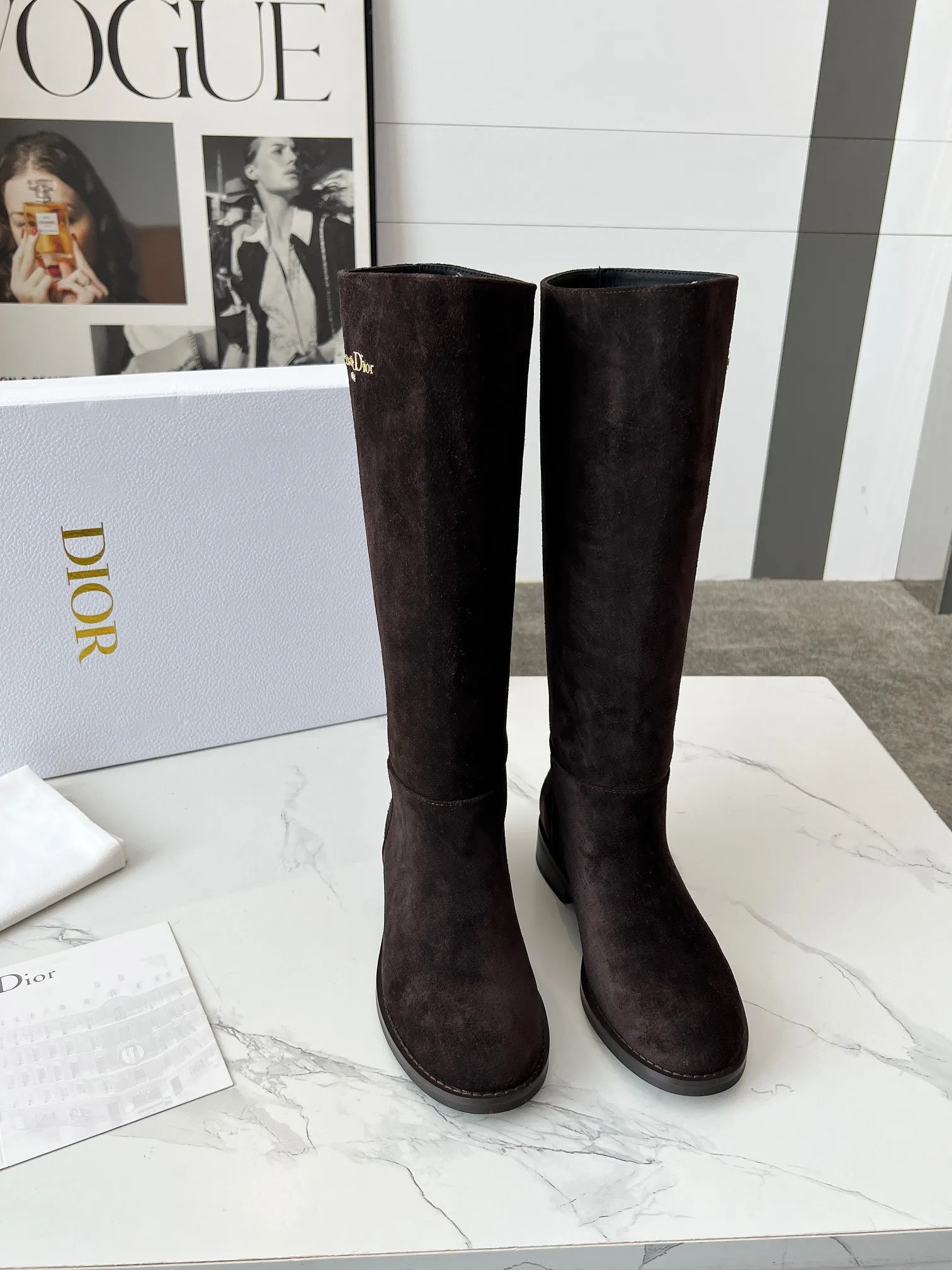 👟👟Ex-factory price 820👟👟 Dior 2025ss retro British style brogue new knight boots 👢👢 萱-shaped versatile thin feet yyds. The shape is three-dimensional and full, handsome and comfortable on the feet. A very retro style, full of aura single product, very novel design style, perfect details, cool and trendy 💯 trendy outsole, Inner lining: beef ribs Size: 35-40 (customized size 40-41)